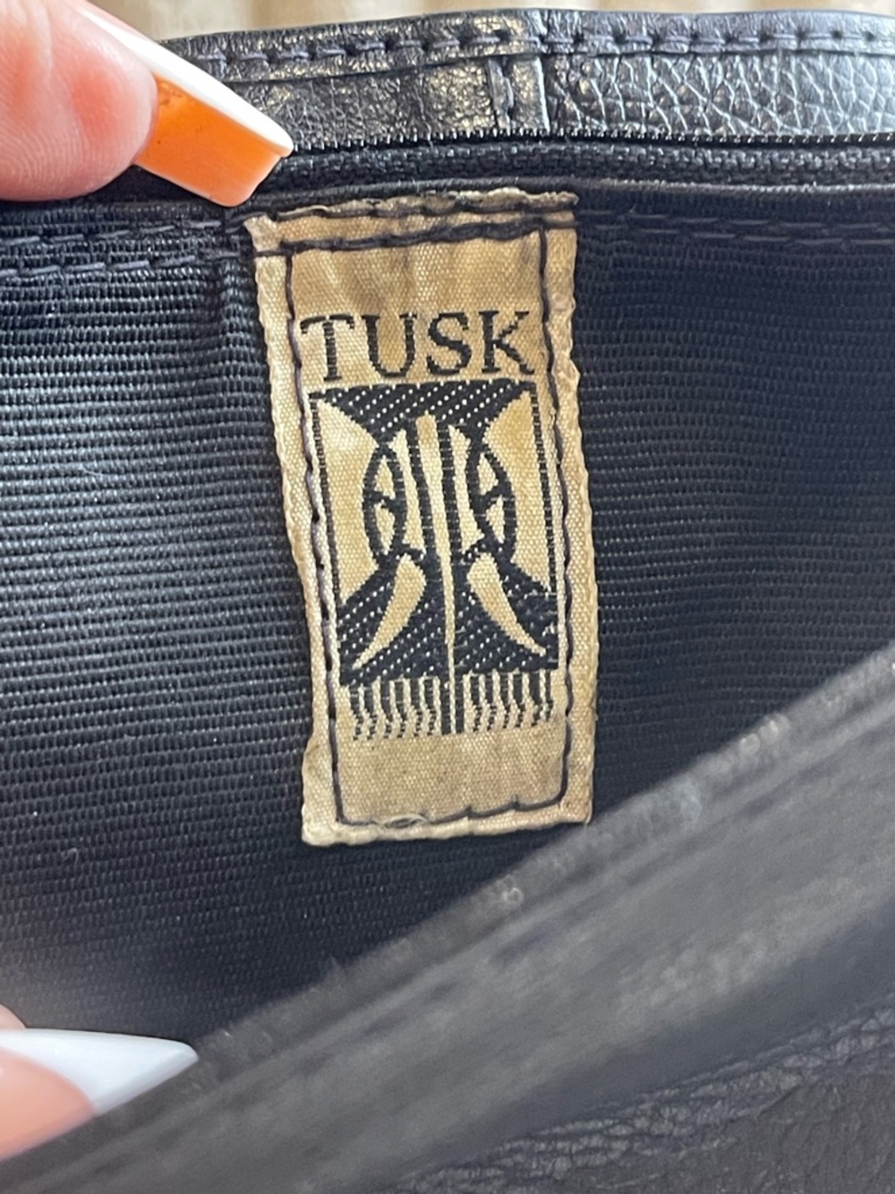 Tusk Black Leather Crossbody Bag Adjustable Strap Purse - Picture 7 of 10